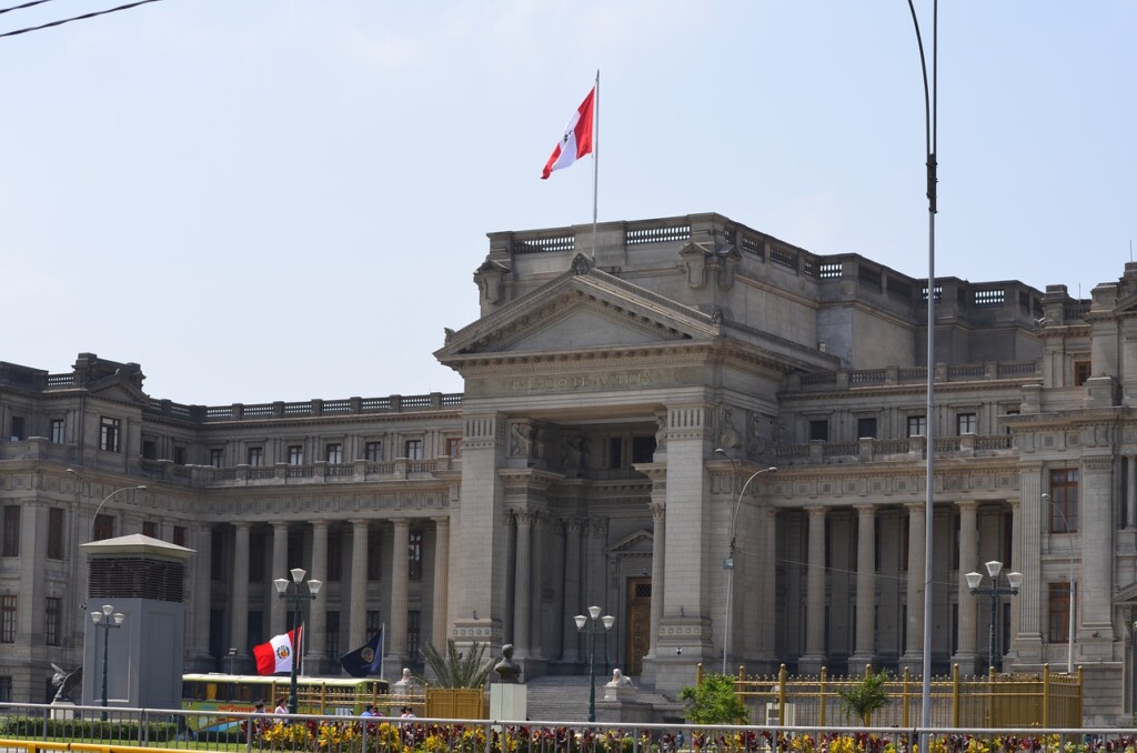 investors in Perú