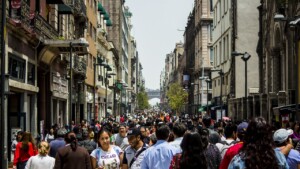 Gente en las calles de México