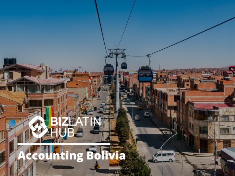 Una soleada calle urbana de Bolivia se muestra desde un punto de vista elevado, con teleféricos moviéndose por encima. Los edificios a ambos lados de la calle son una combinación de propiedades residenciales y comerciales. La imagen muestra el logo de BizLatinhub y el texto "Accounting & Requisitos Contables Fiscales Bolivia".