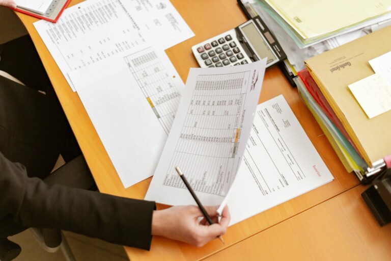 Person registering registering to buy property in Colombia