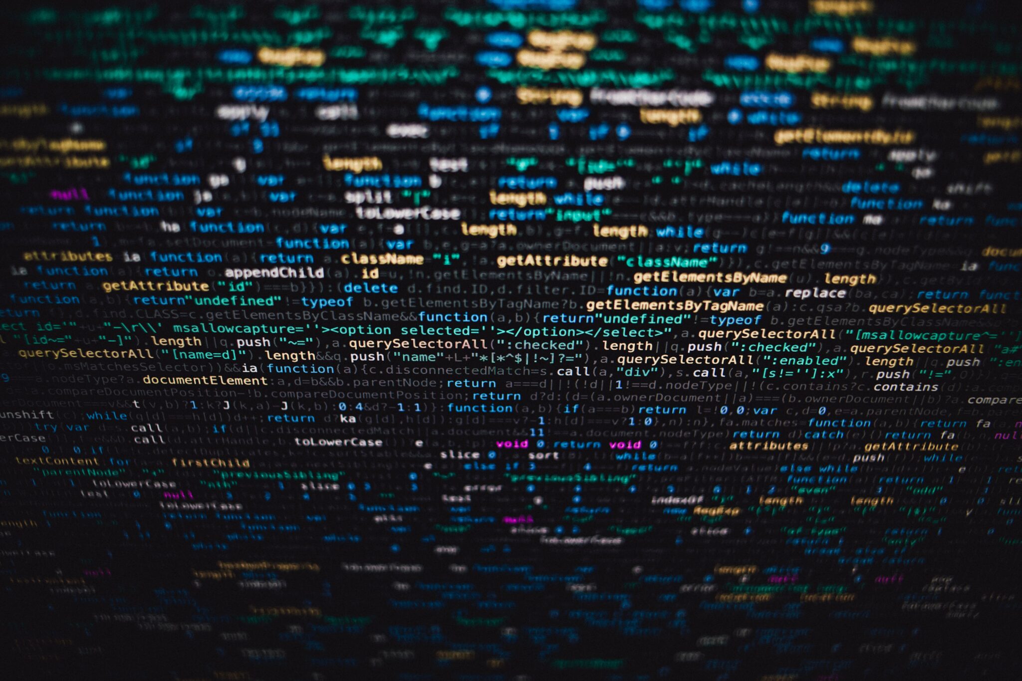 Um monitor exibe linhas de código de computador colorido em um fundo escuro. O texto, assim como os avanços do 5G no Uruguai, consiste em diferentes funções de programação, variáveis e sintaxe destacadas em várias cores para diferenciar elementos como cadeias de caracteres, números e comandos.