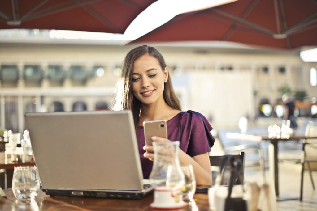 Woman looking for information on her computer about companies doing business in Costa Rica.