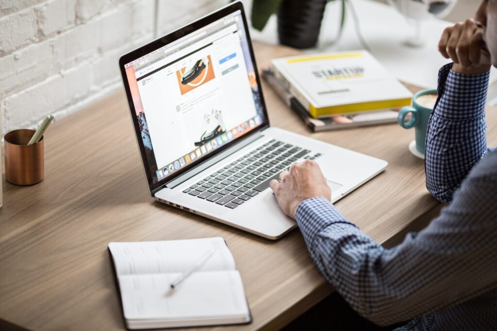 Man using his computer to calculate dividend withholding tax in Mexico. 