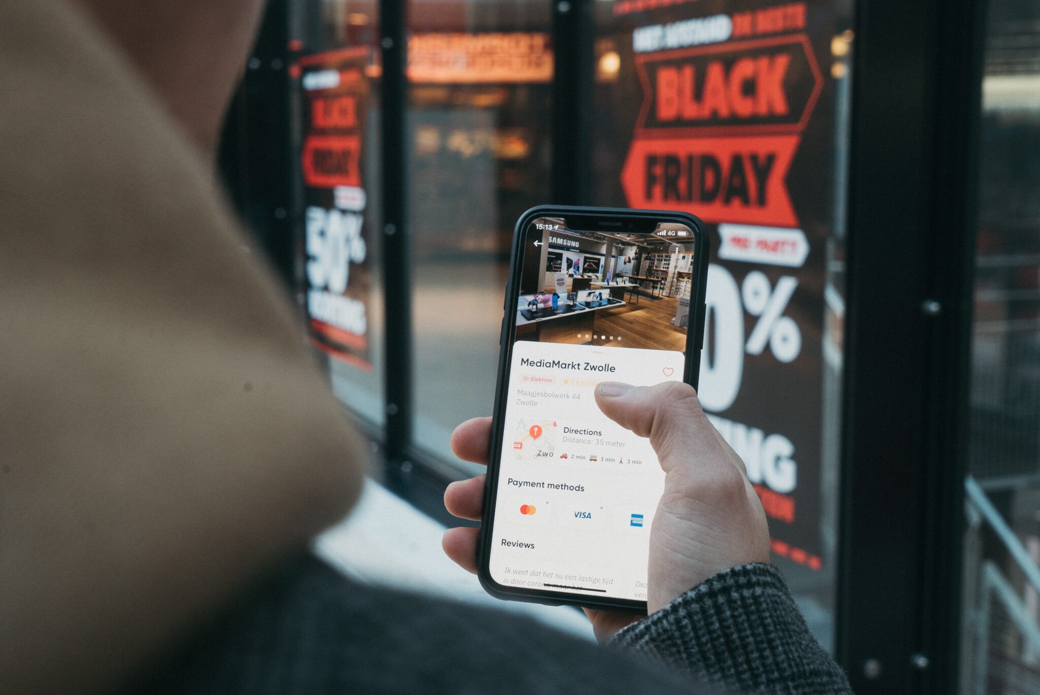 Man using his cellphone to purchase a product, representing tech companies in Mexico that are adapting to digital technology.