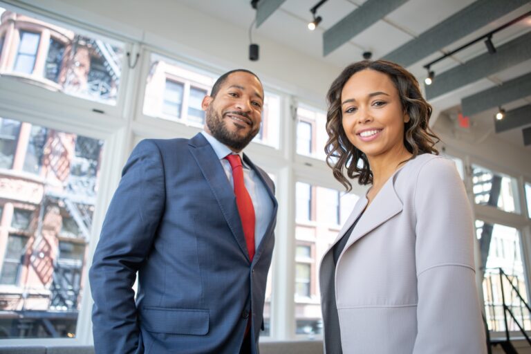 Dos agentes de formación de empresa 