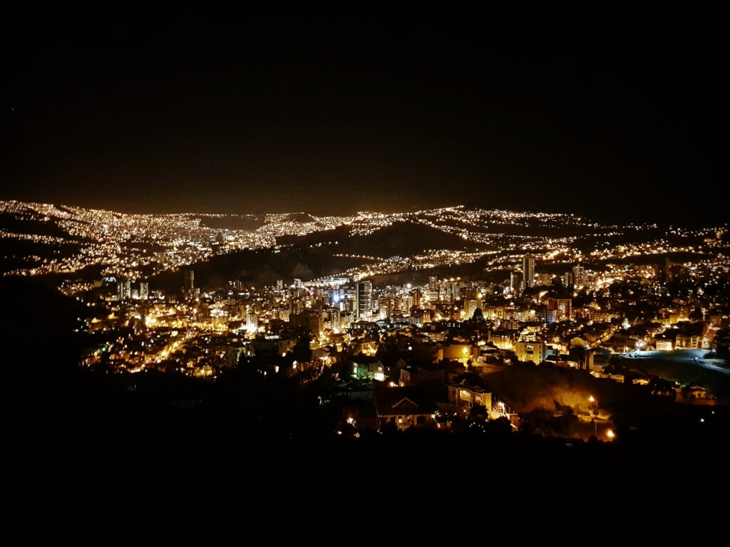 Vista sobre la ciudad de La Paz. Un buen lugar para hacer el registro de productos en Bolivia.