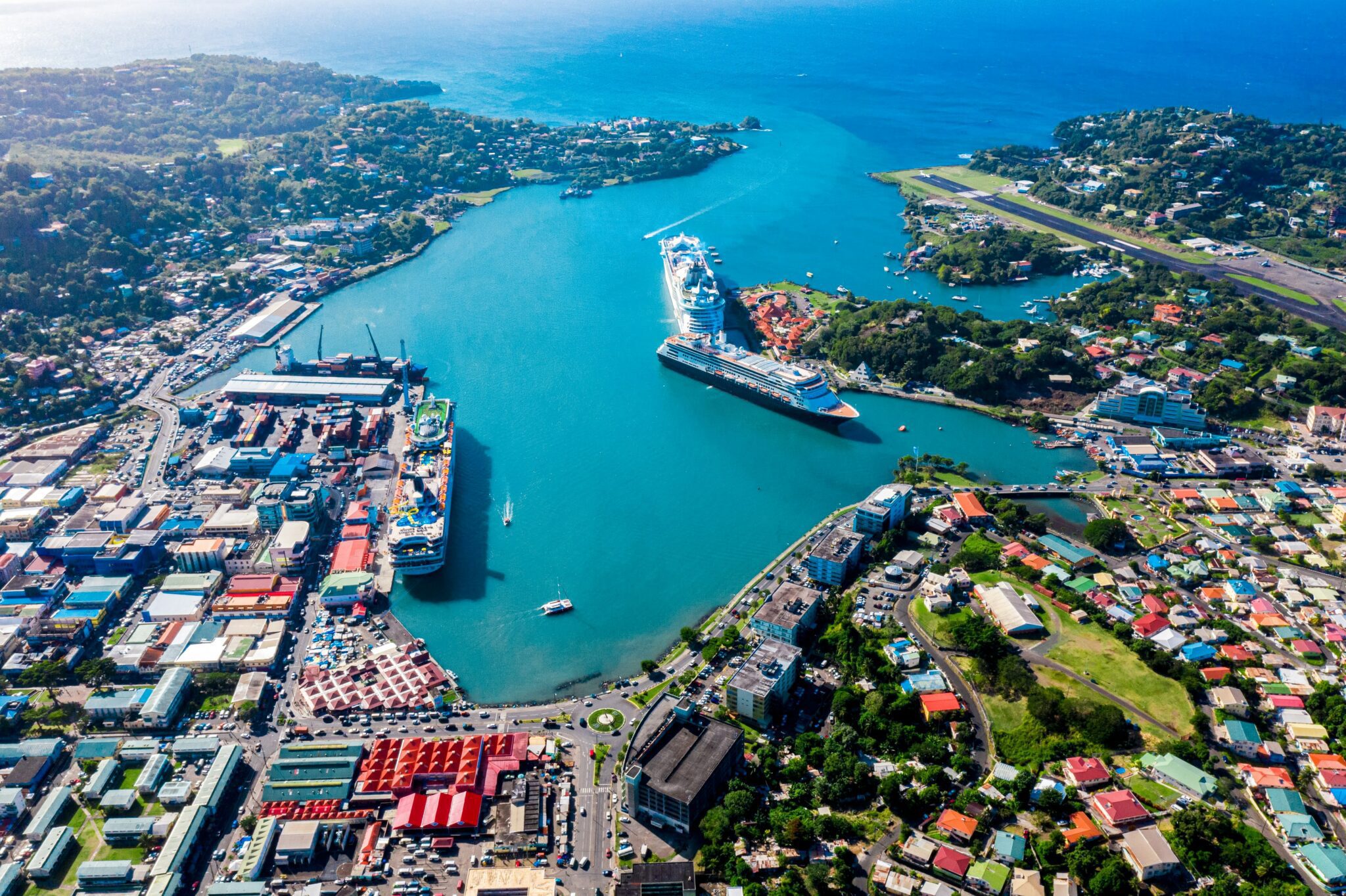 Una imagen de Castries, la capital de Santa Lucía, para acompañar un artículo sobre los programas de ciudadanía por inversión en el Caribe