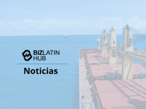 Un gran buque de carga navega en un océano azul bajo un cielo parcialmente nublado. El texto "BIZLATIN HUB" y "Noticias" se muestran de manera destacada en el lado izquierdo de la imagen, lo que sugiere actualizaciones clave en inversión offshore.