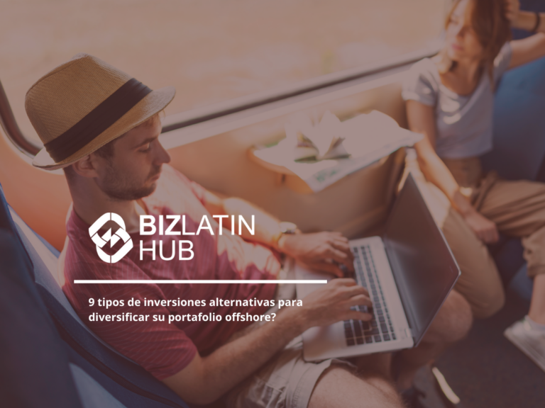 A man is sitting on a train, wearing a hat and working on a laptop. Next to him, a woman is seated, looking out the window. The text reads, "BIZLATIN HUB" and "9 tipos de inversiones alternativas para diversificar su portafolio offshore?.