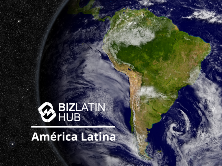 Una imagen satelital de América del Sur con el espacio y las estrellas a la izquierda. El logo de BizLatin Hub y el texto "América Latina" aparecen en el lado izquierdo de la imagen, destacando el nearshoring en América Latina.