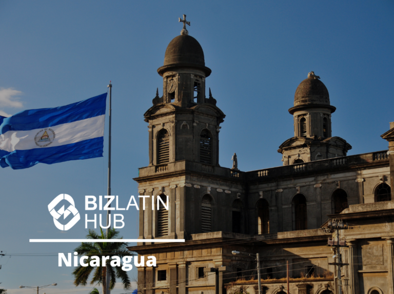 An image shows the old Managua Cathedral in Nicaragua with a Nicaraguan flag flying in the foreground. The cathedral features prominent domes and a weathered facade. The text "Biz Latin Hub Nicaragua" is displayed in the lower left corner, emphasizing formação/incorporação de empresa na Nicarágua.